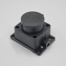 Розетка каучуковая с защитной крышкой 401 2Р+РЭ IP44 LEE
